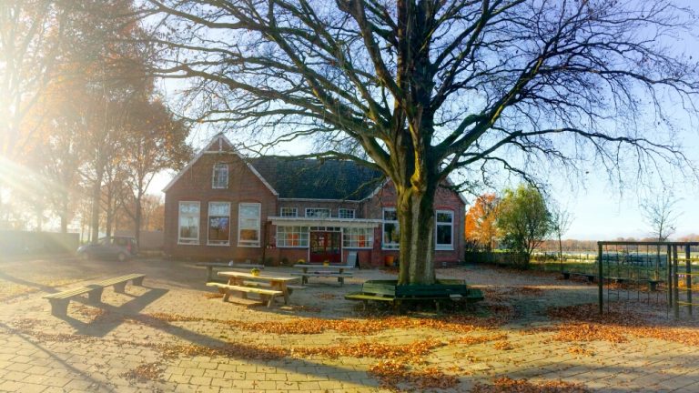 Reuring in de Rieshoek: inwoners kopen oud schoolpand