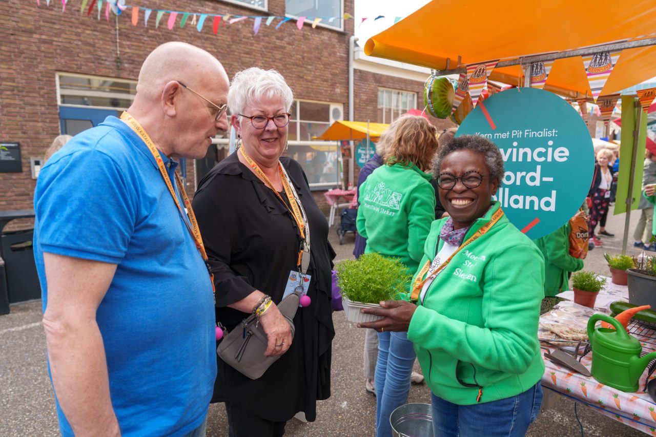 Katalys adviseur en initiatiefnemers tijdens het We Doen Het Samen Festival 2024